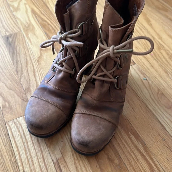 Sorel sz 8.5 Arrington Heeled Bootie matte cognac brown color minimal sole wear - Picture 6 of 8